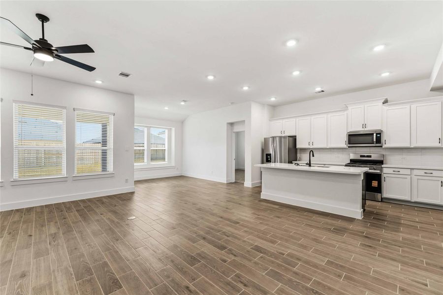 Spacious, unfurnished interior of a new home in Sunterra, Katy (Image 29). Spacious, unfurnished interior of a new home in Sunterra, Katy (Image 29).