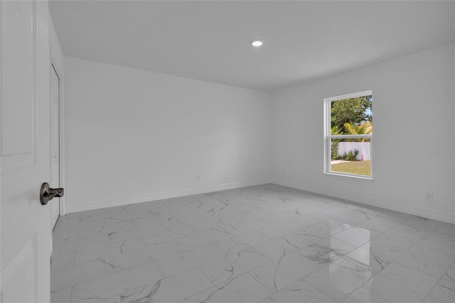 Spacious, unfurnished interior of a new home in , Cape Coral (Image 13).