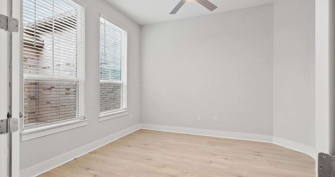 Spacious, unfurnished interior of a new home in Meyer Ranch, New Braunfels (Image 14).