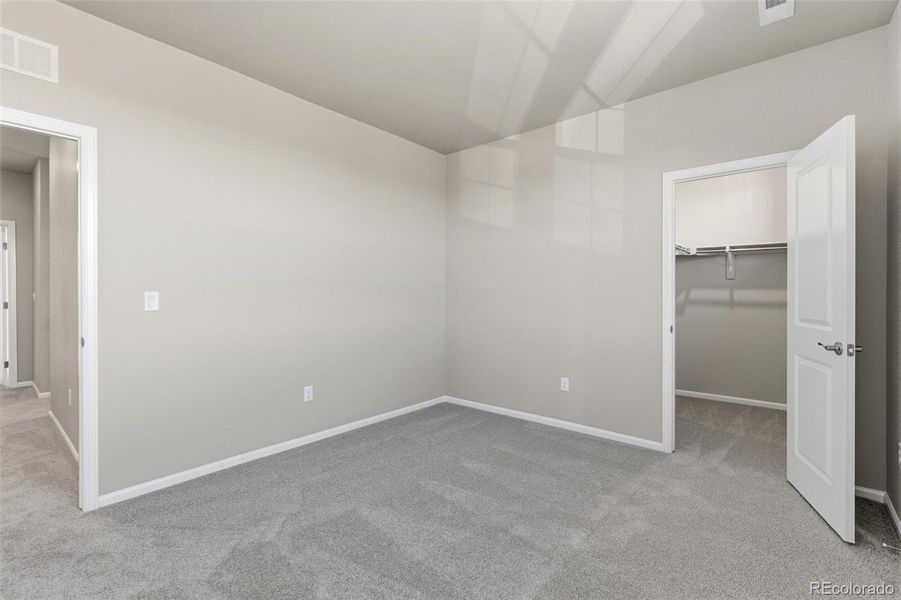 Spacious, unfurnished interior of a new home in Talon Pointe, Thornton (Image 24).