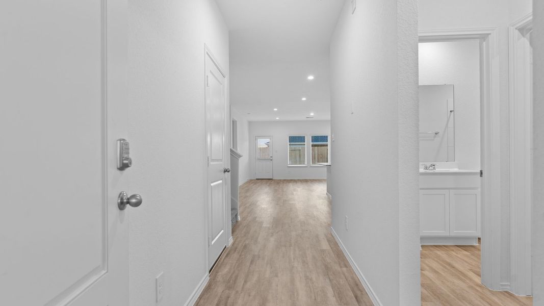 Spacious, unfurnished interior of a new home in Tamarron, Fulshear (Image 17).