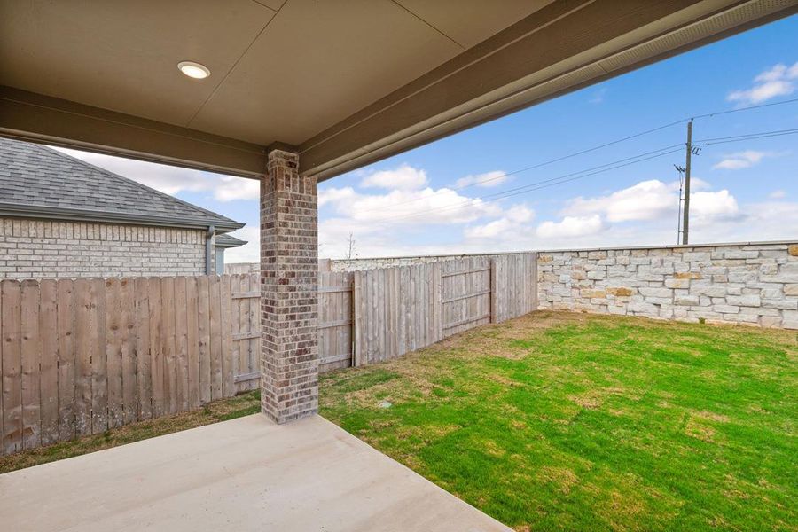 Exterior details and patio area of a home in Flora, Hutto (Image 25).