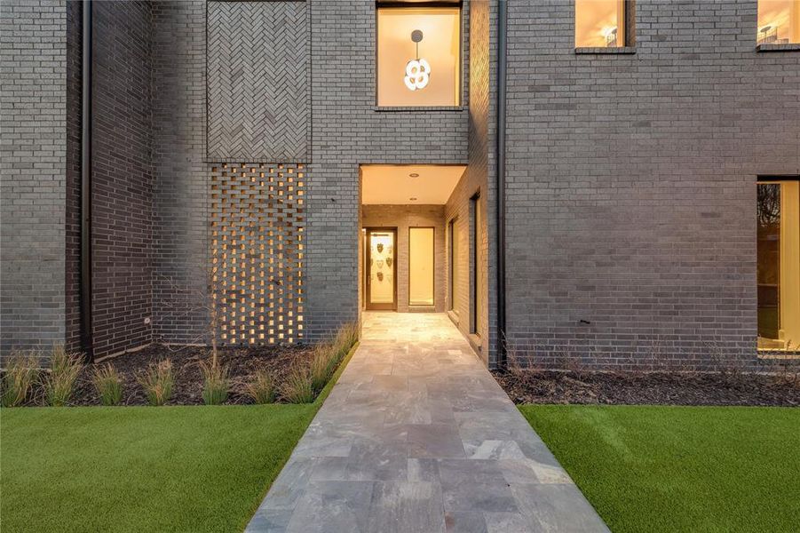 Exterior details and patio area of a home in , Dallas (Image 3).