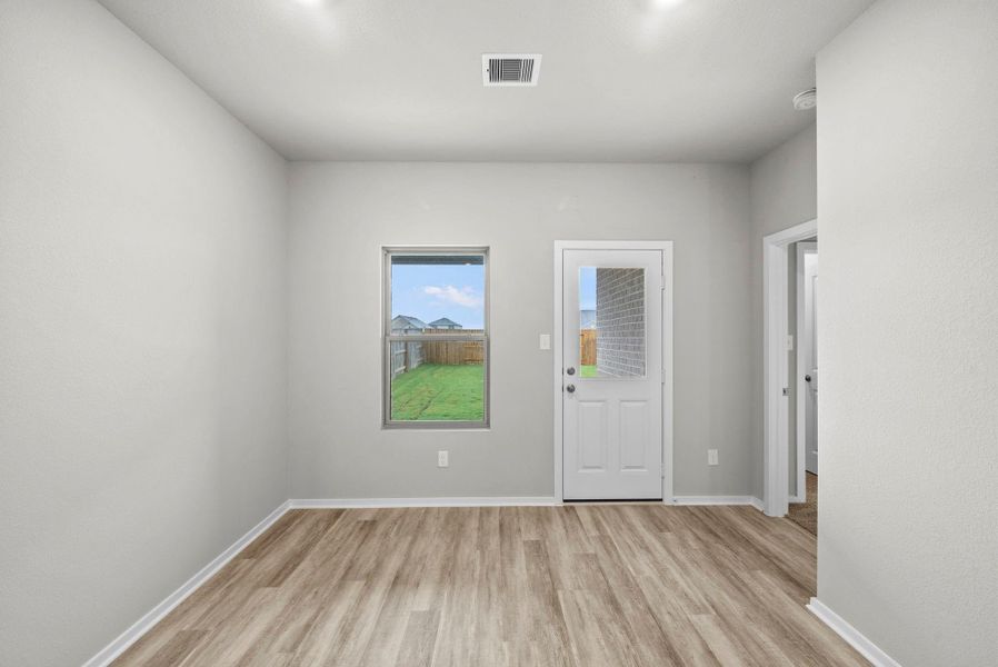Spacious, unfurnished interior of a new home in Creekhaven, Rosharon (Image 14).