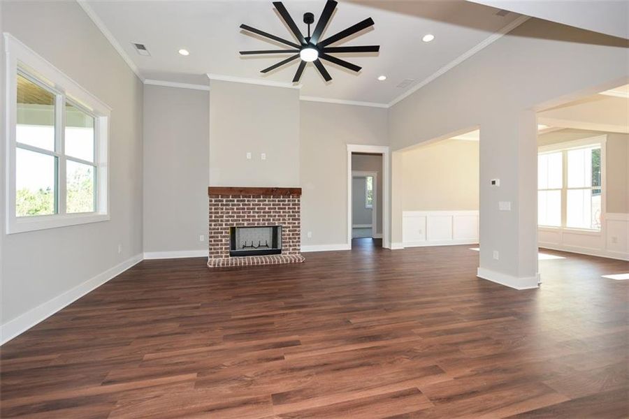 Spacious, unfurnished interior of a new home in , Jasper (Image 22).
