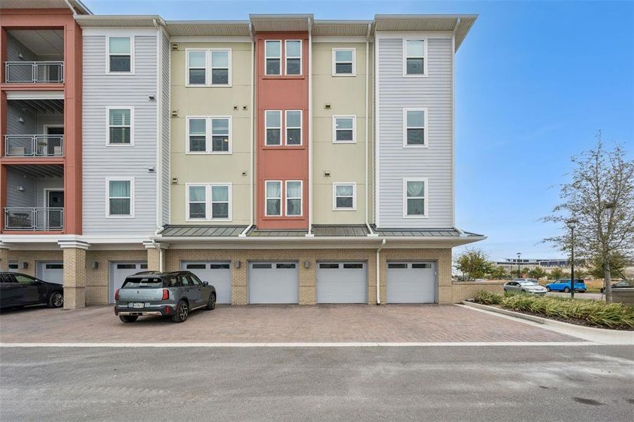 Condo located in Orlando, FL showcasing its design and architecture (Image 3). Condo located in Orlando, FL showcasing its design and architecture (Image 3).