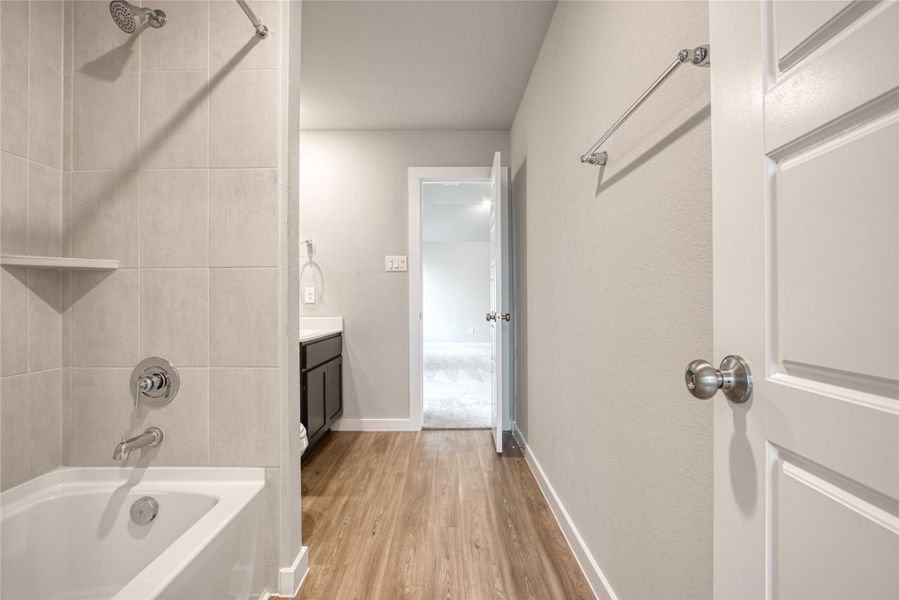 Neutral colors lets you add your own touches. Neutral colors lets you add your own touches.