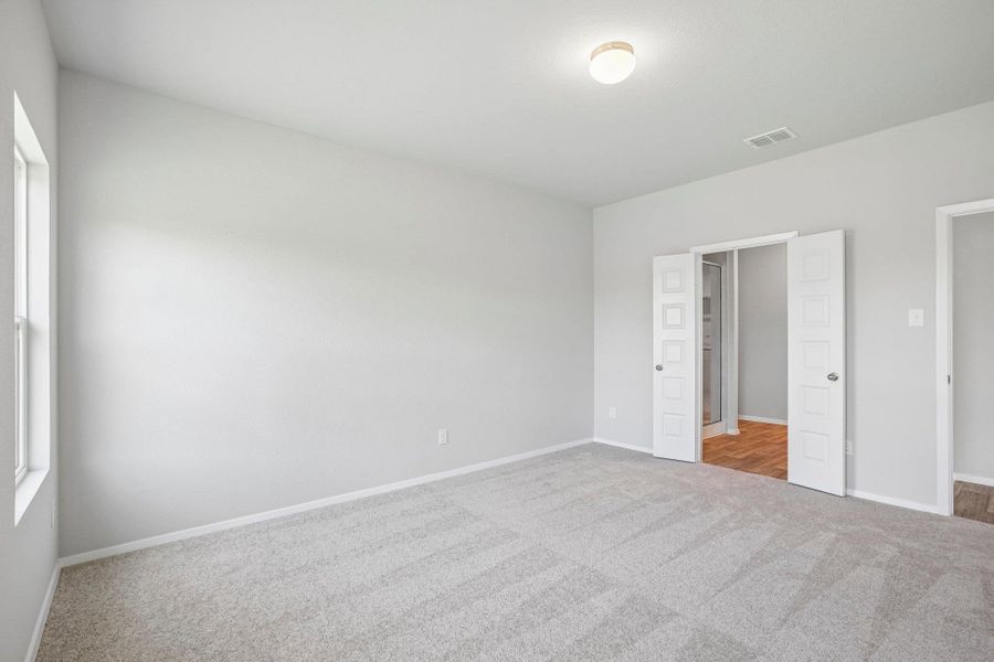Spacious, unfurnished interior of a new home in Cloverleaf, Austin (Image 24).