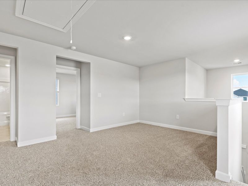 Spacious, unfurnished interior of a new home in Village at White Pine, Pendleton (Image 18).