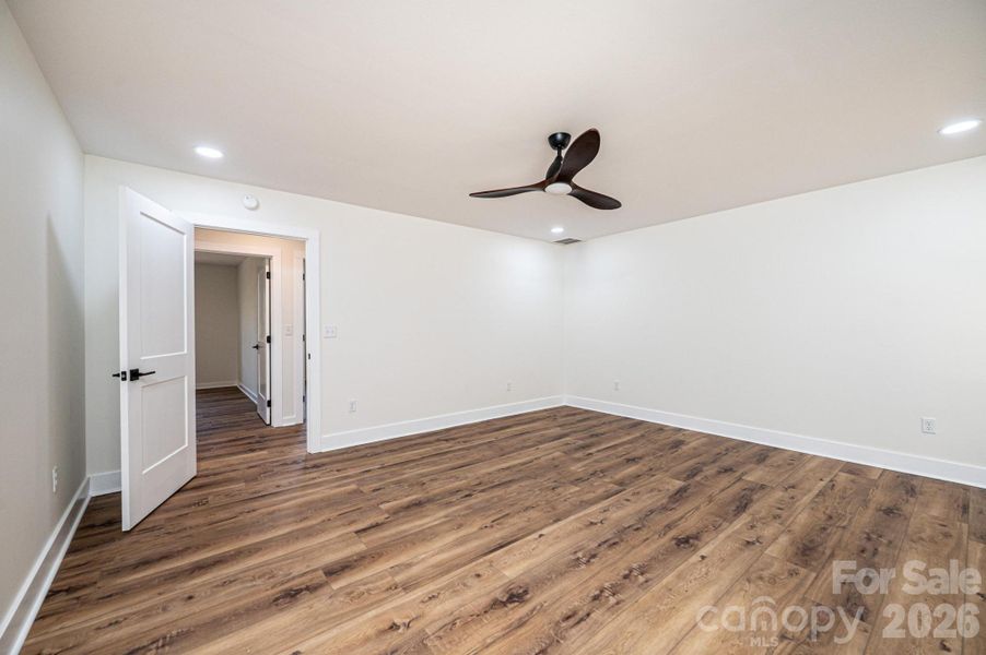 Spacious, unfurnished interior of a new home in , Lenoir (Image 44).