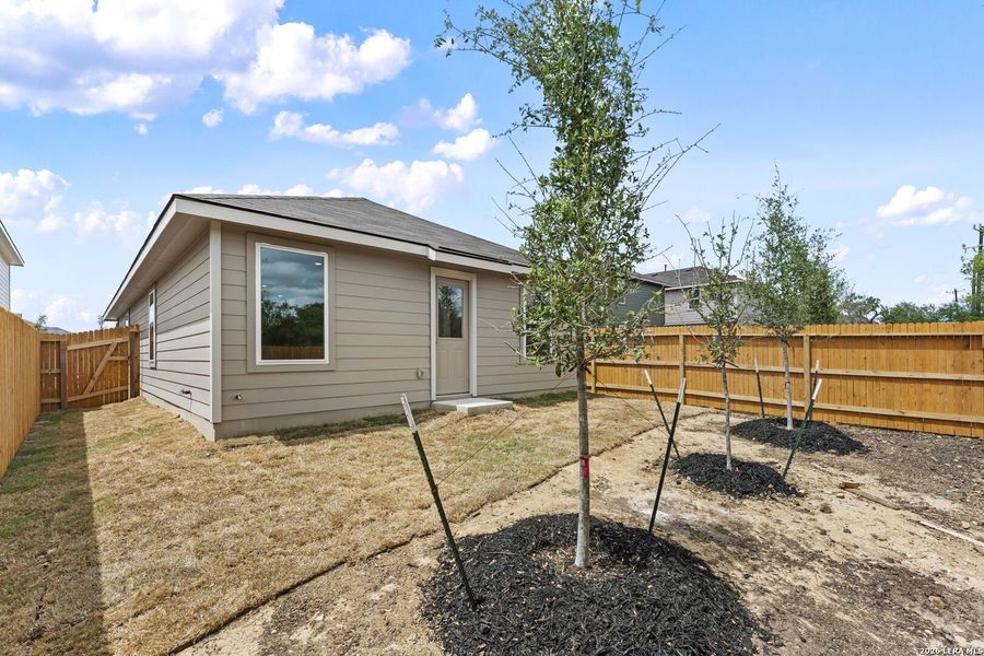 Exterior details and patio area of a home in Blue Ridge Ranch, San Antonio (Image 2).