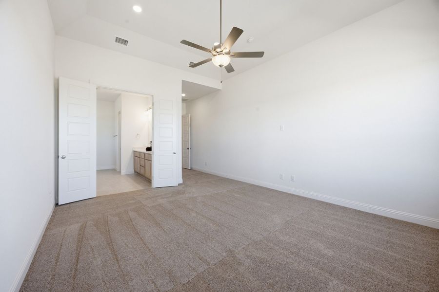 Spacious, unfurnished interior of a new home in Highland Crossing, Celina (Image 23).