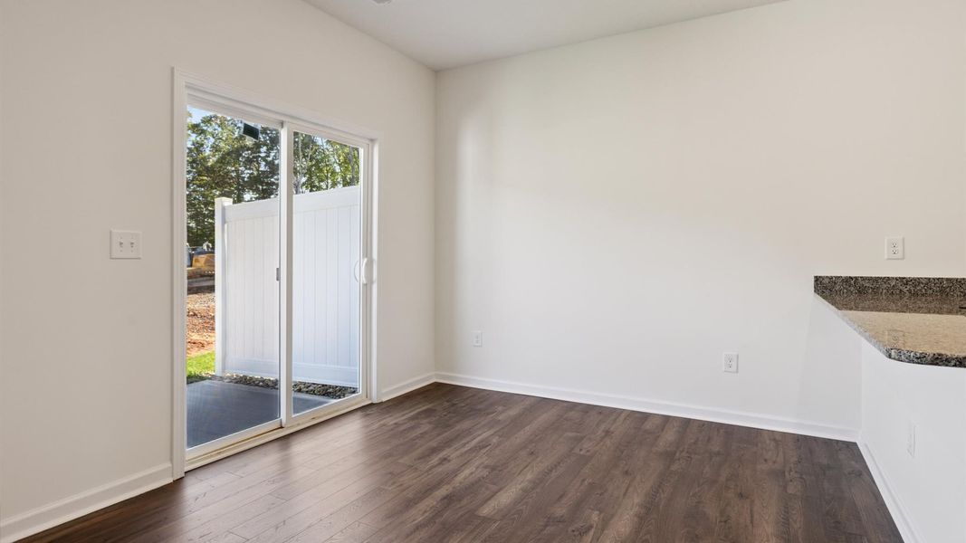 Spacious, unfurnished interior of a new home in Cherokee Crossing, Kodak (Image 9).