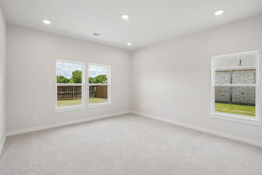 Spacious, unfurnished interior of a new home in Overland Grove, Forney (Image 19).