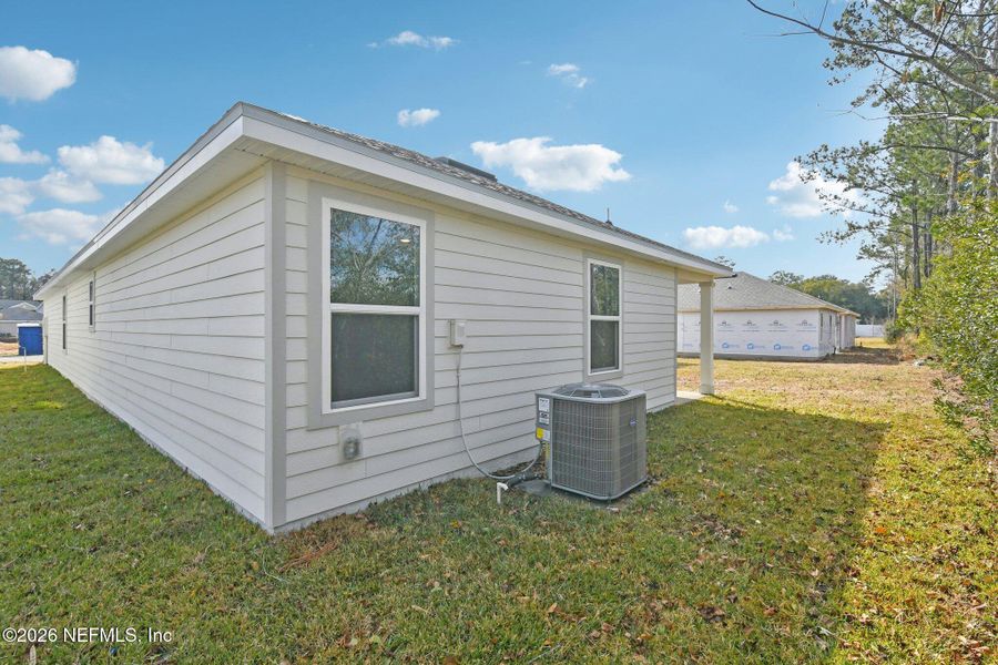 Exterior details and patio area of a home in Kings Landing, Jacksonville (Image 4).
