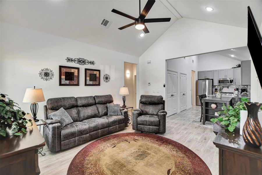 Furnished interior view inside a new home in Lake Conroe Village, Montgomery (Image 7).