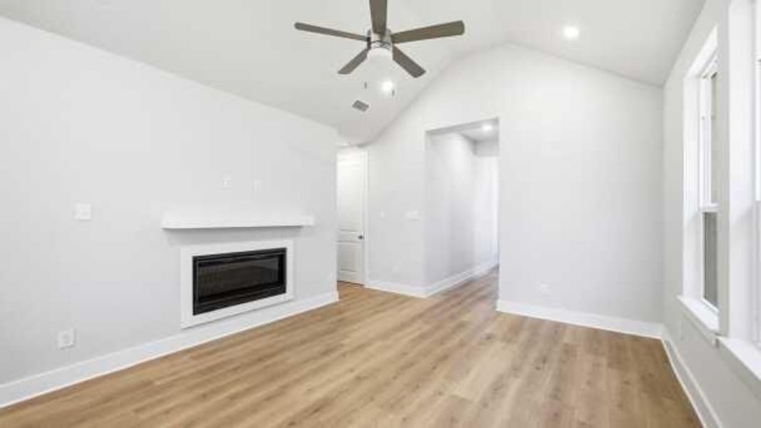 Spacious, unfurnished interior of a new home in Heritage Ranch, Sherman (Image 16).