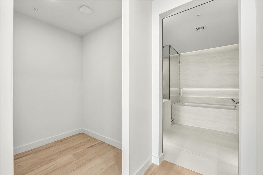 Spacious, unfurnished interior of a new home in Casamar, Pompano Beach (Image 40).