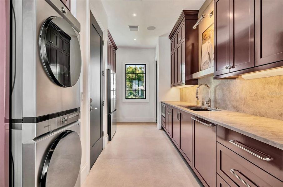 Furnished interior view inside a new home in , Winter Park (Image 54).