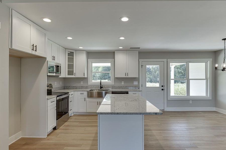 Furnished interior view inside a new home in , Hartwell (Image 3).