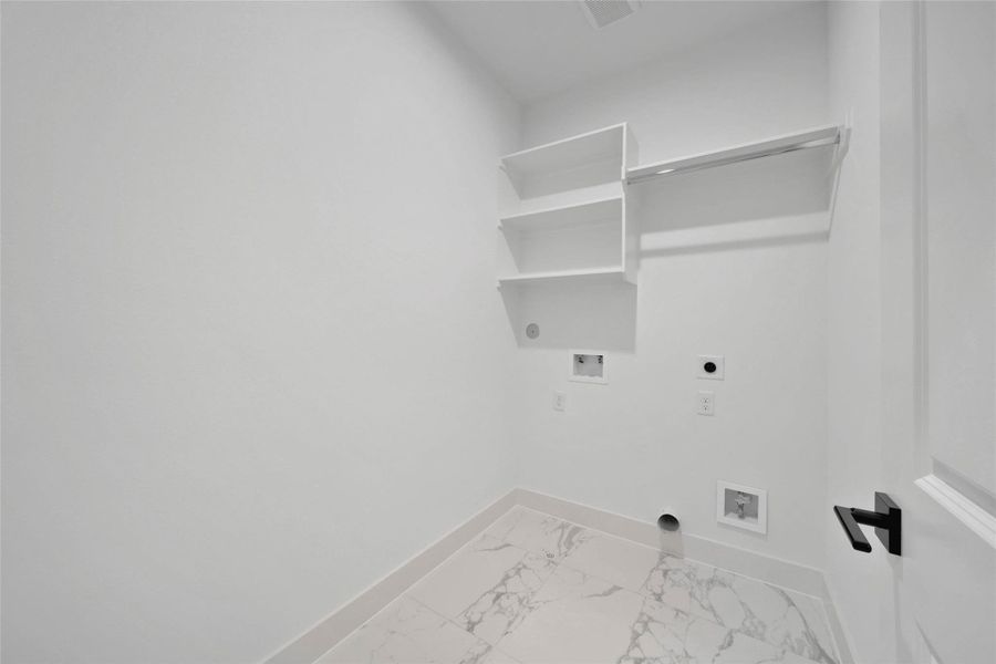 Spacious, unfurnished interior of a new home in , Houston (Image 40).