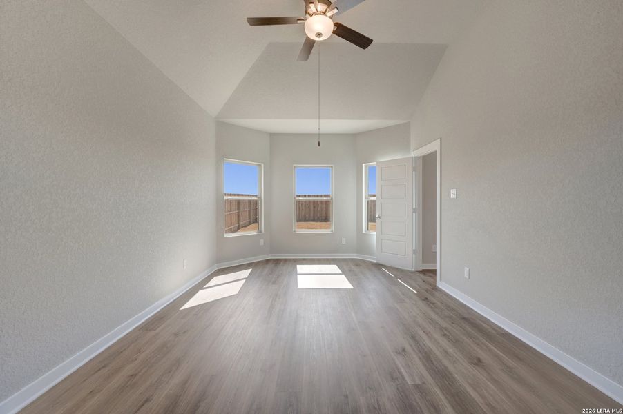 Spacious, unfurnished interior of a new home in Winding Brook, San Antonio (Image 24).