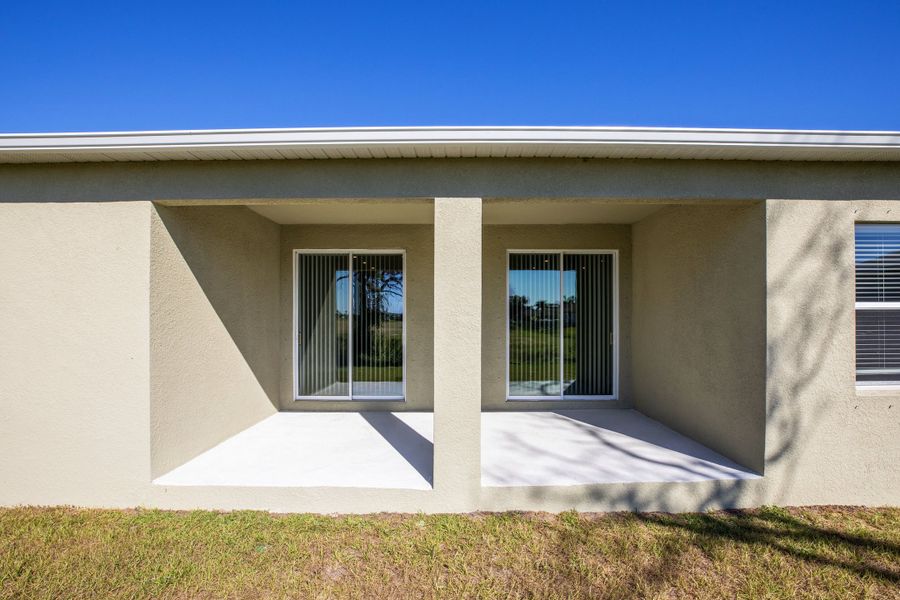 Representative exterior details of a home built from the Sierra by Maronda Homes in Marion Oaks, Ocala (Image 3).