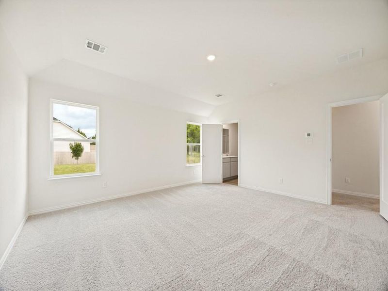 Spacious, unfurnished interior of a new home in Hanolley Hills, Sherman (Image 21).