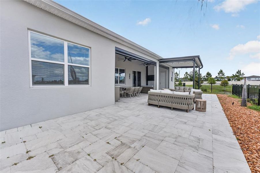 Exterior details and patio area of a home in , Orlando (Image 25).