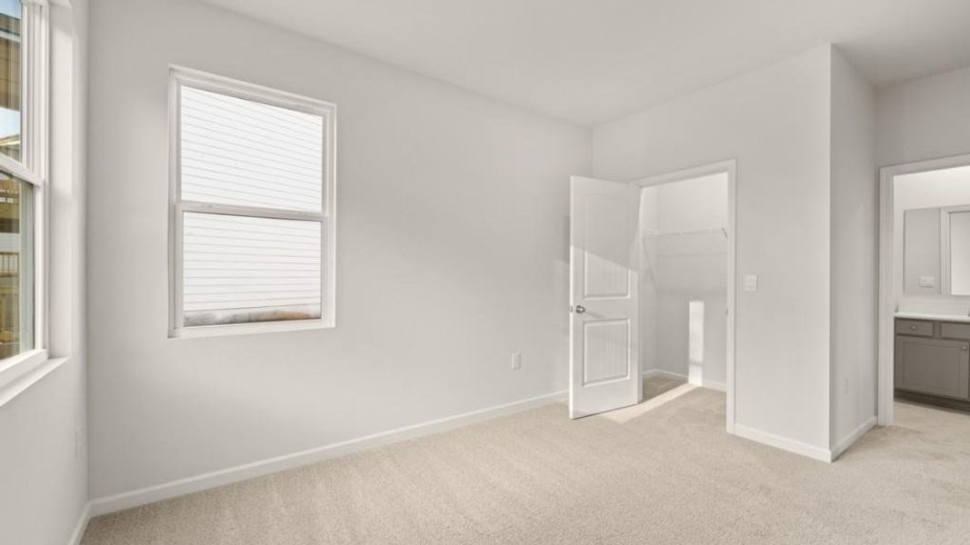 Spacious, unfurnished interior of a new home in Falcon Landing, Gainesville (Image 24).