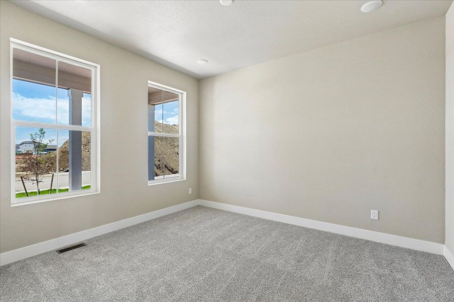 Spacious, unfurnished interior of a new home in The Glen-12, Colorado Springs (Image 18).