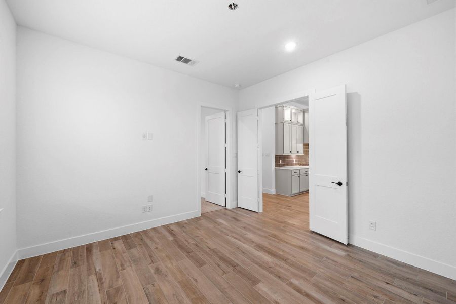 Spacious, unfurnished interior of a new home in Briarley, Montgomery (Image 23).