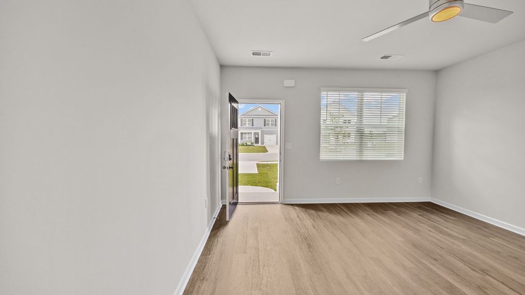 Spacious, unfurnished interior of a new home in Bellemeade Landing, Augusta (Image 14).