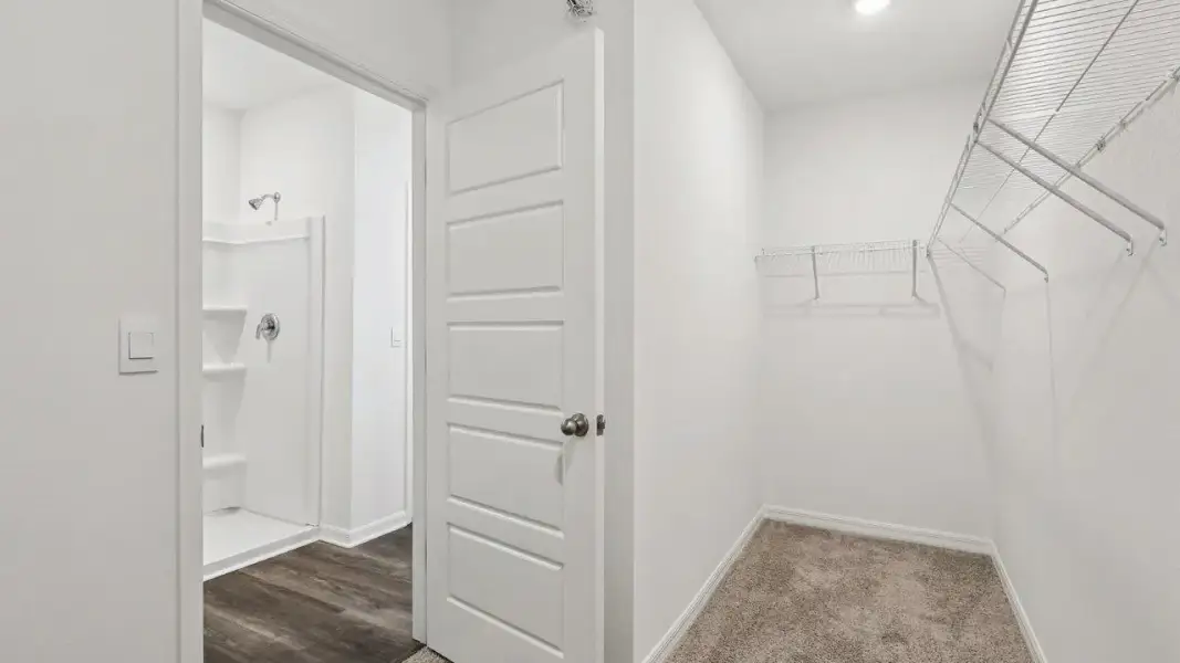 Spacious, unfurnished interior of a new home in Cascades, Davenport (Image 26).