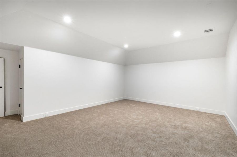Spacious, unfurnished interior of a new home in , Dallas (Image 23).