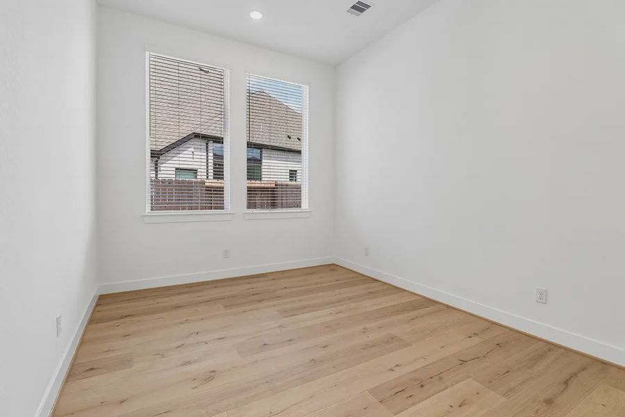 Spacious, unfurnished interior of a new home in Parkside on the River, Georgetown (Image 27).