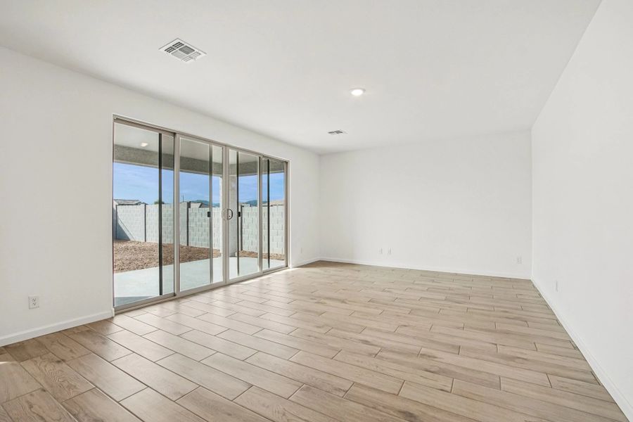 Representative images and renderings are for illustrative purposes. Actual structural options and design finishes of home may vary.