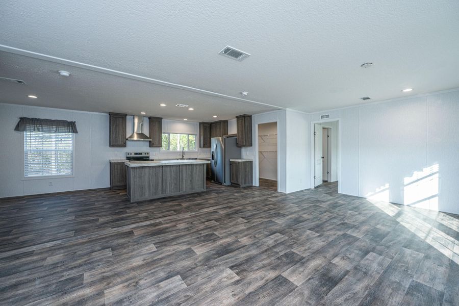 Spacious, unfurnished interior of a new home in , Pinopolis (Image 12).