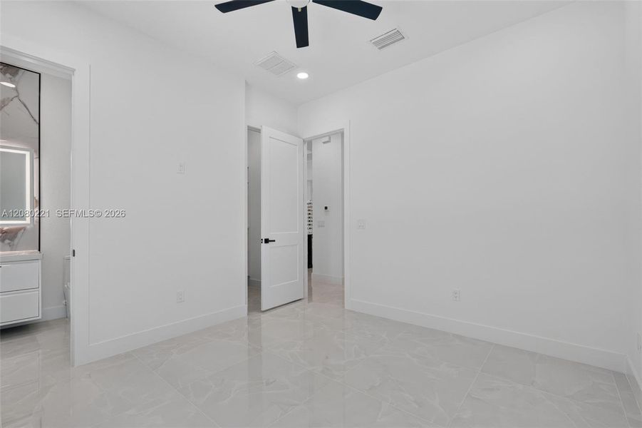 Spacious, unfurnished interior of a new home in , Cape Coral (Image 66).