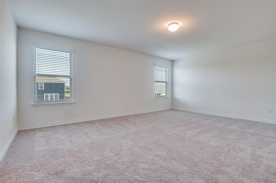 Spacious, unfurnished interior of a new home in Cottonwood Creek, Seagoville (Image 10).