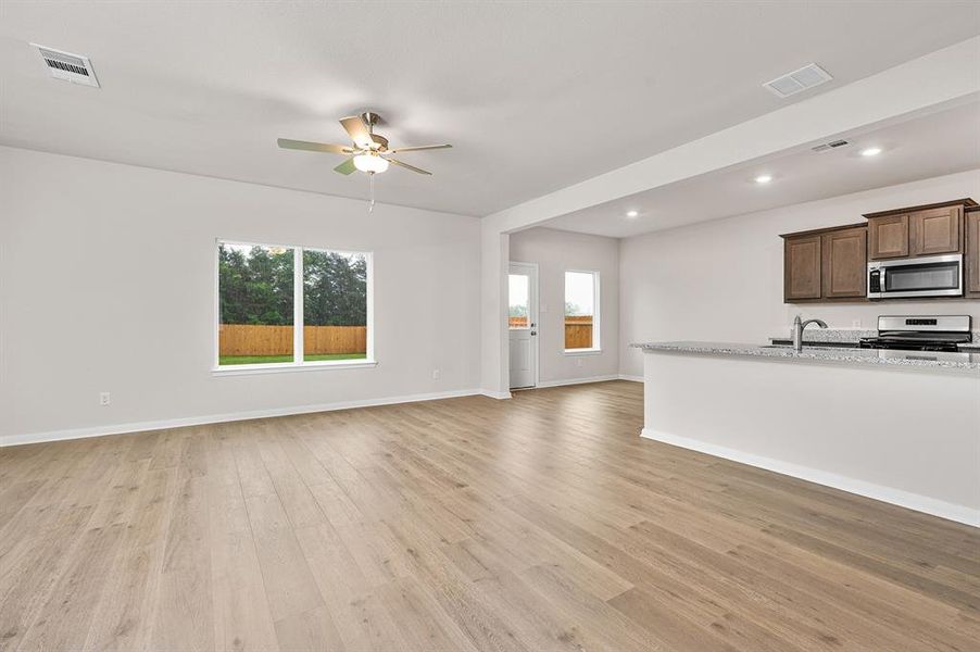 Spacious, unfurnished interior of a new home in Creekside Estates, Terrell (Image 5).