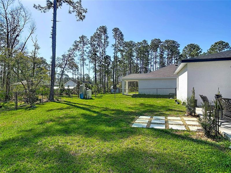 Exterior details and patio area of a home in , Deland (Image 3).