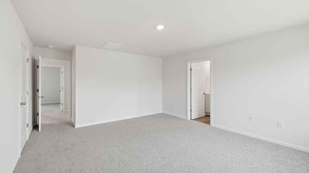 Spacious, unfurnished interior of a new home in Baxter Village, Boiling Springs (Image 31).