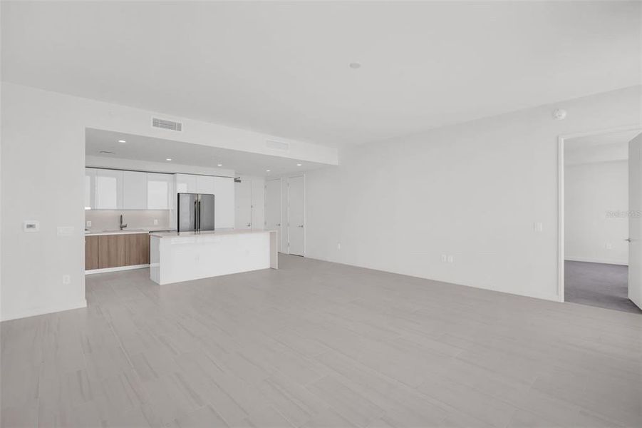 Spacious, unfurnished interior of a new home in , St. Petersburg (Image 26).
