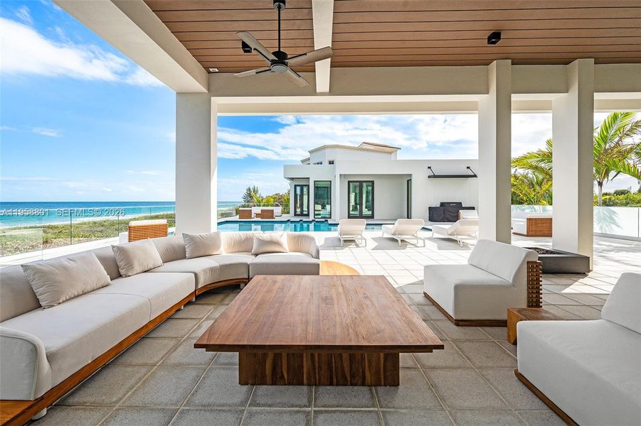 Exterior details and patio area of a home in , Fort Pierce (Image 29).