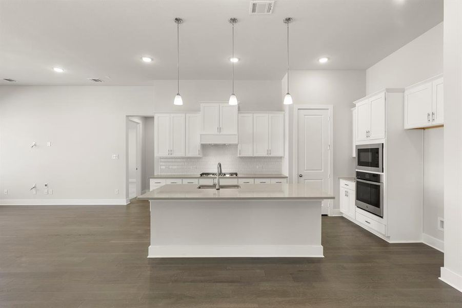 11. 7204 Camilla - Kitchen