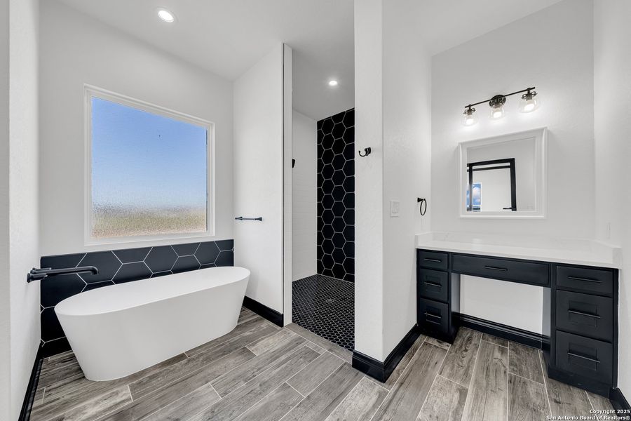 Furnished interior view inside a new home in , La Vernia (Image 10).