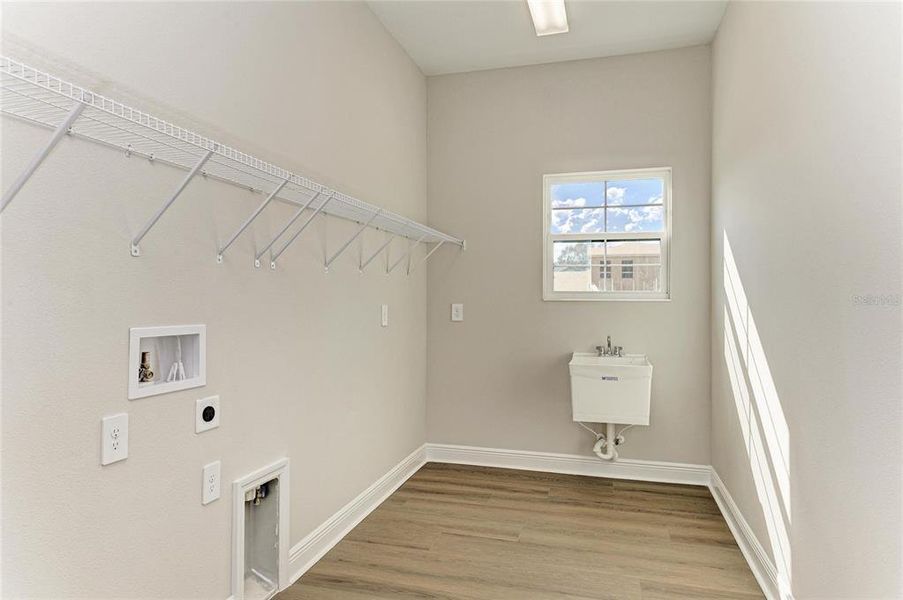 Spacious, unfurnished interior of a new home in Crestwood Estates, Valrico (Image 42).
