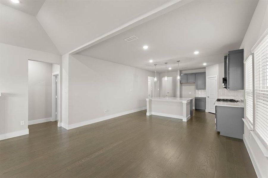 Spacious, unfurnished interior of a new home in Solterra, Mesquite (Image 23).