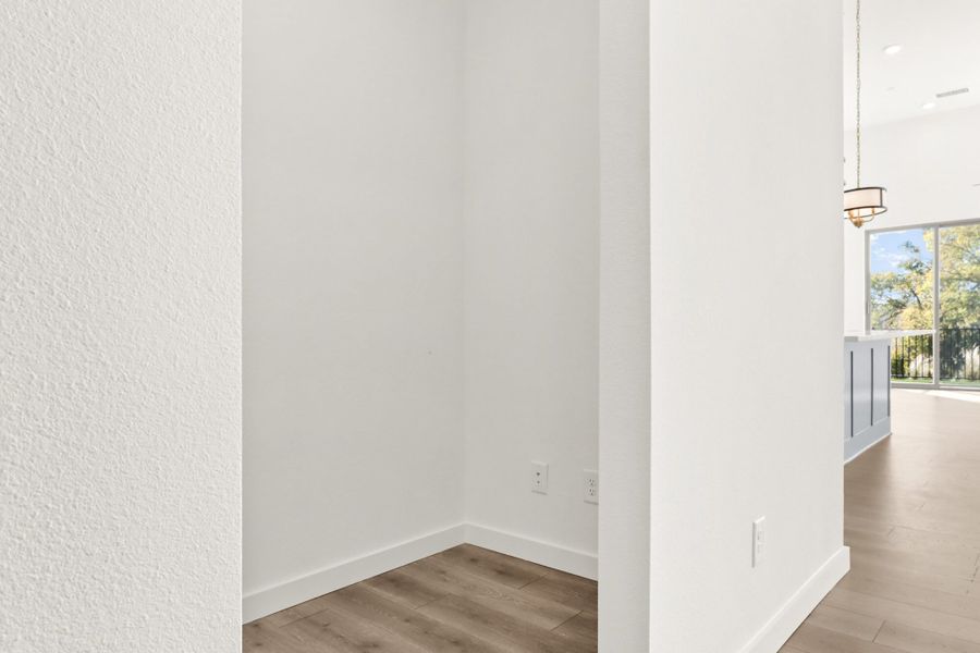 Spacious, unfurnished interior of a new home in Cottonwood Creek, Rowlett (Image 13).